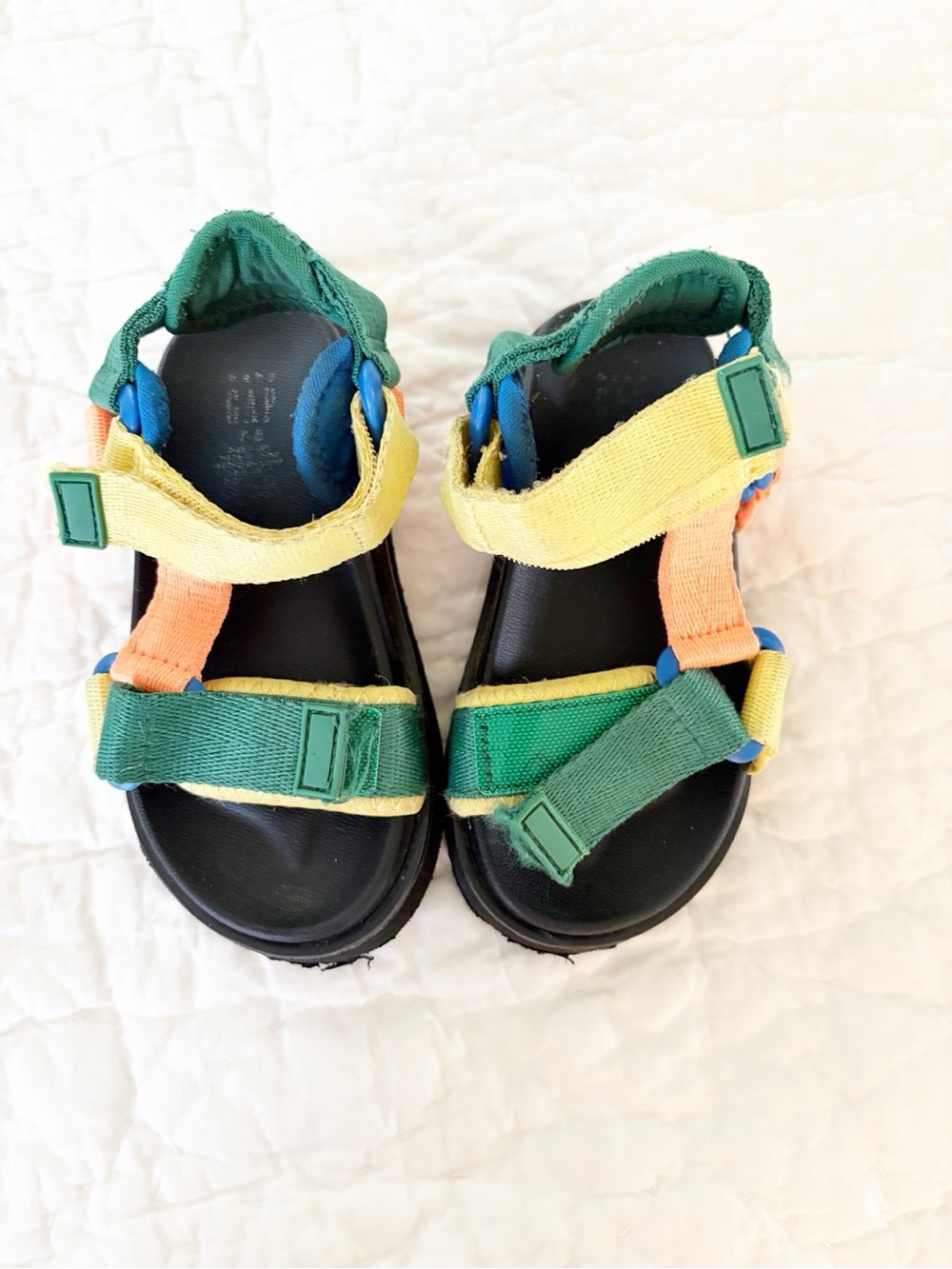 7-8 toddler GAP Multi-Color Athletic Sandals like tevas